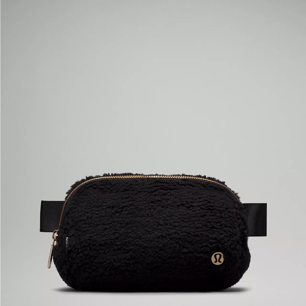 Lululemon Everywhere Belt Bag NWT